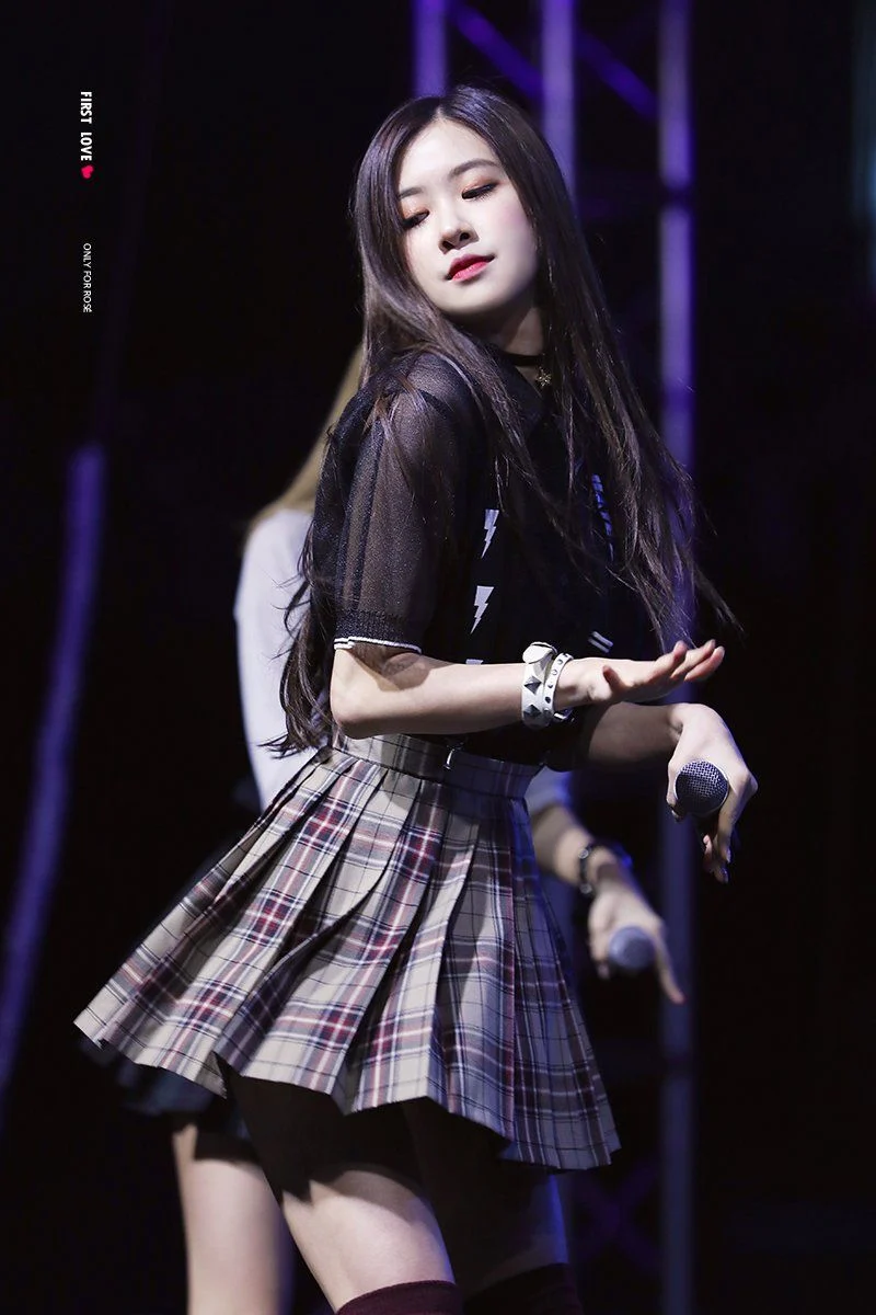 Ngắm nghía 5 lần thay đổi màu tóc huyền thoại của cô nàng Rosé (BlackPink)