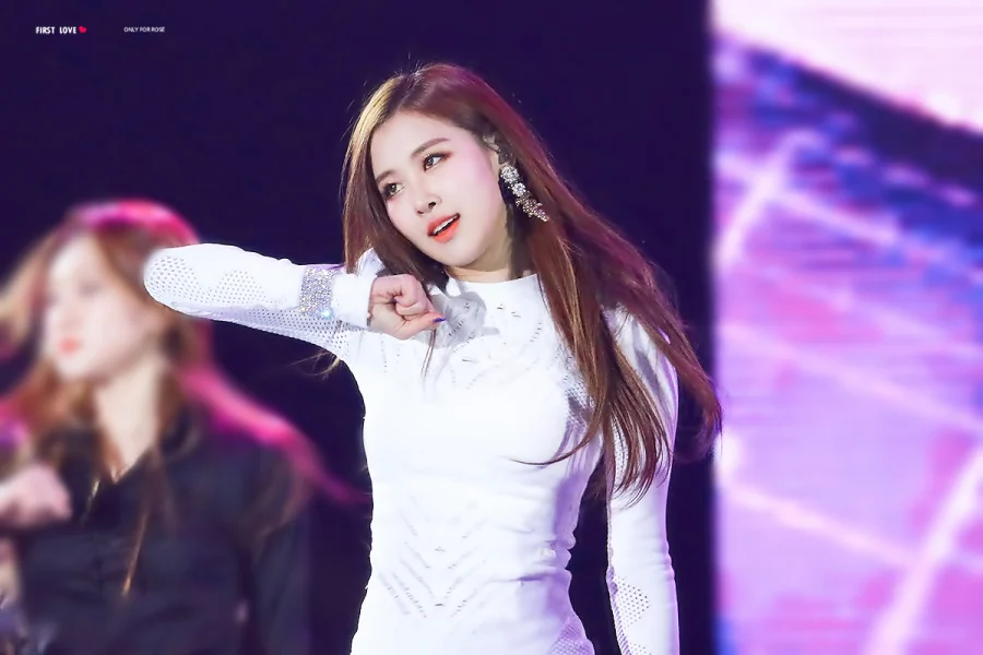 Ngắm nghía 5 lần thay đổi màu tóc huyền thoại của cô nàng Rosé (BlackPink)