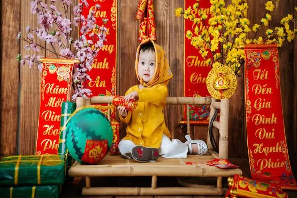 7 Concept chụp ảnh Tết đẹp cho gia đình tại nhà, studio đẹp nhất