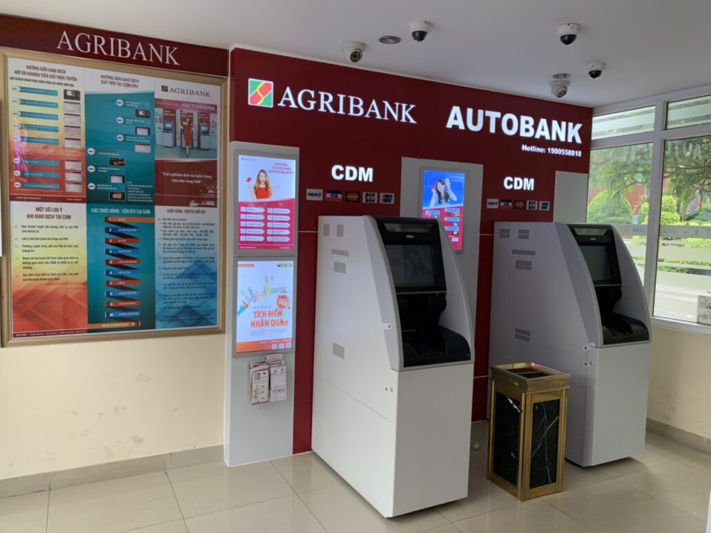 Hướng dẫn cách rút tiền ATM đúng cách, chi tiết, an toàn