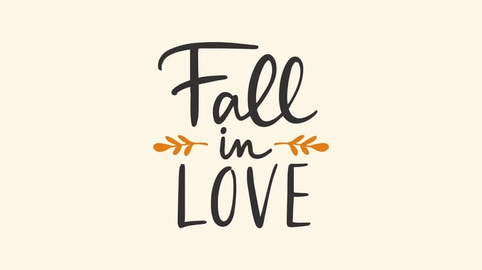 Fall in love là gì? Ý nghĩa, cách sử dụng trong tiếng Anh