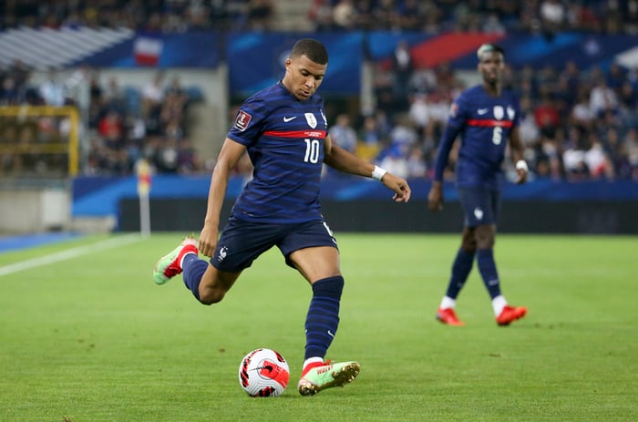 Khám phá vẻ đẹp tinh tế của Mbappe trong hình nền 4K